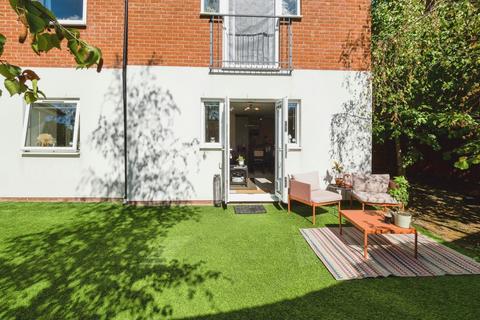 2 bedroom flat for sale, North Street, HORNCHURCH, Essex, RM11