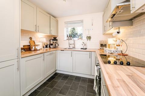 2 bedroom flat for sale, North Street, HORNCHURCH, Essex, RM11