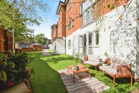2 bedroom flat for sale, North Street, HORNCHURCH, Essex, RM11
