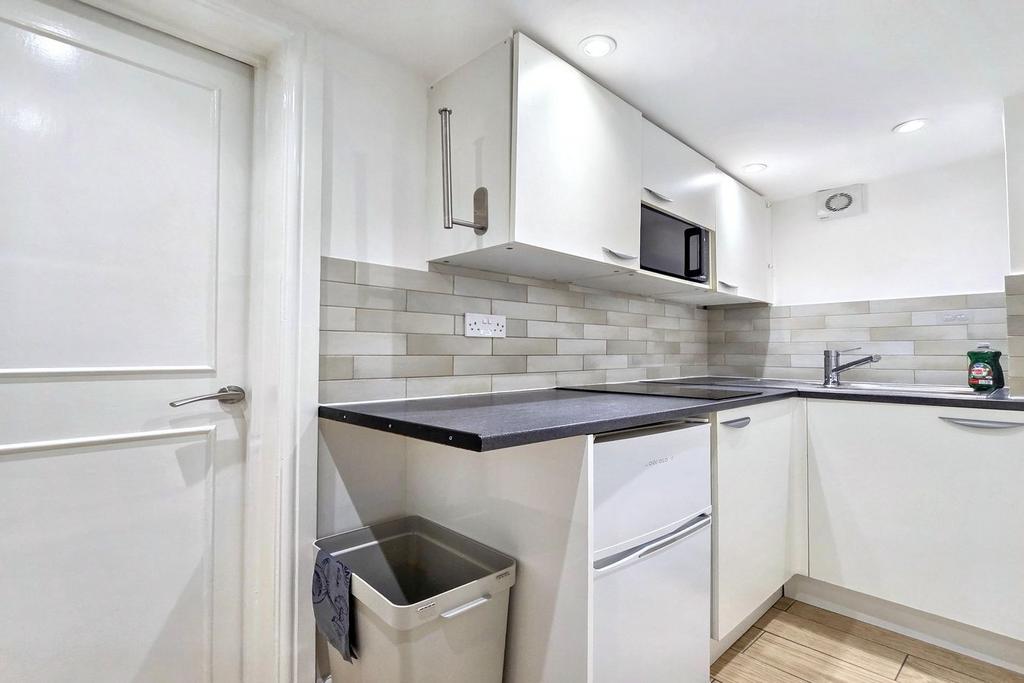 Apartment in London - View 3