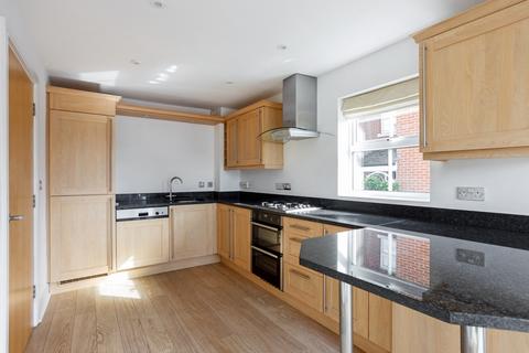 3 bedroom detached house to rent, Wharf Lane Bourne End SL7