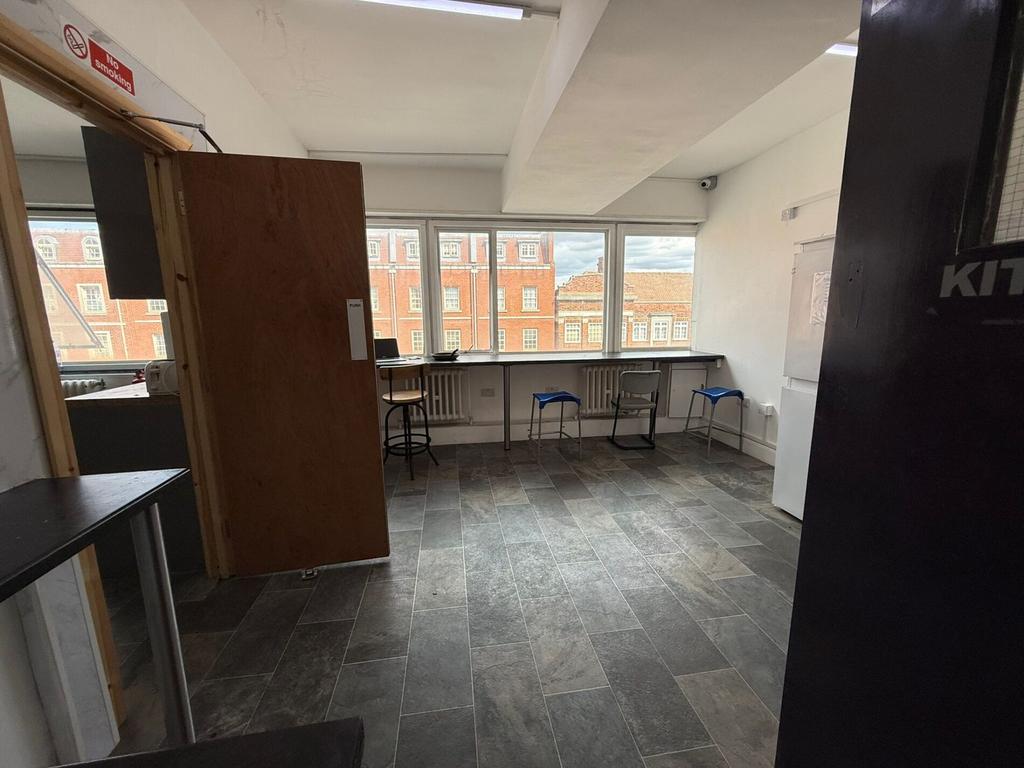 Apartment in United Kingdom - View 4