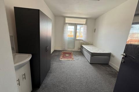 Studio to rent, United Kingdom N14