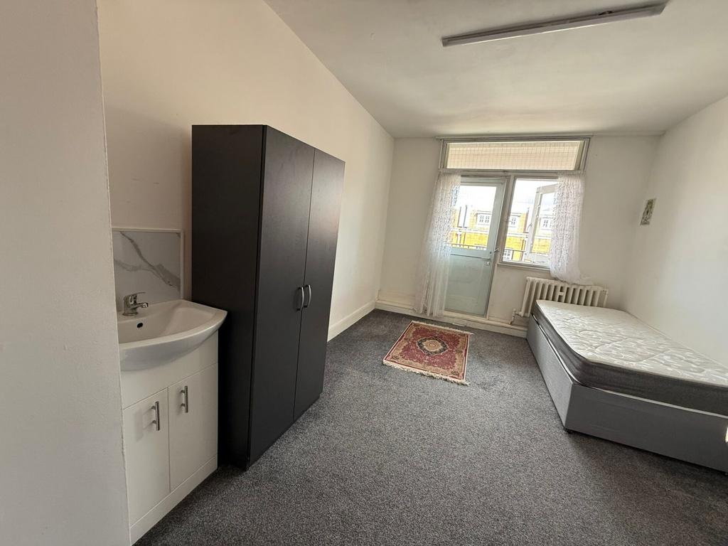 Apartment in United Kingdom - View 2