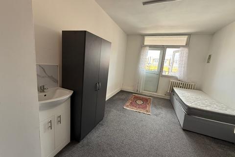 Studio to rent, United Kingdom N14