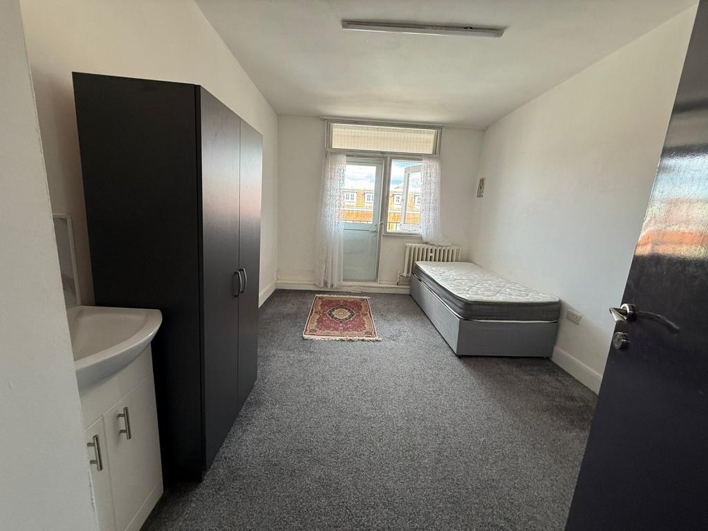 Apartment in United Kingdom - View 3