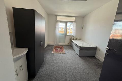 Studio to rent, United Kingdom N14