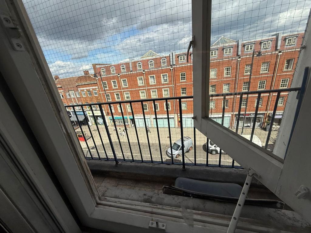 Apartment in United Kingdom - View 4
