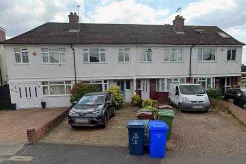 3 bedroom terraced house to rent, Waverley Road HA2