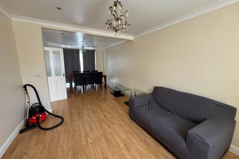 3 bedroom terraced house to rent, Waverley Road HA2
