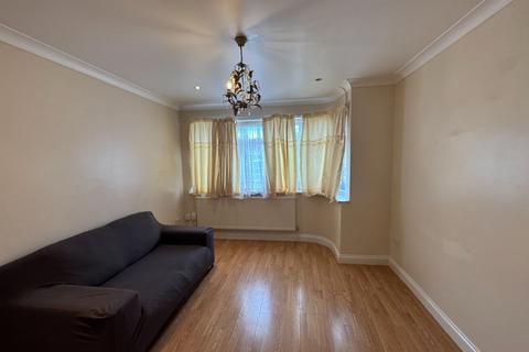 3 bedroom terraced house to rent, Waverley Road HA2