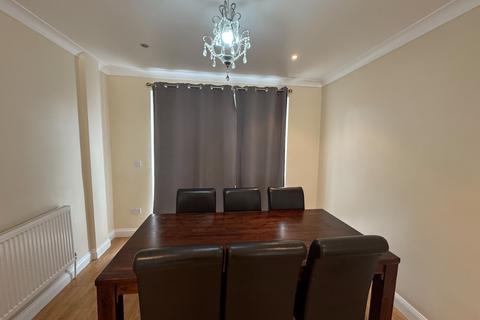 3 bedroom terraced house to rent, Waverley Road HA2