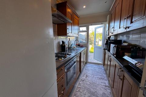 3 bedroom terraced house to rent, Waverley Road HA2