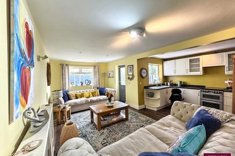 4 bedroom semi-detached house for sale, Handsworth Crescent, Rhyl, Denbighshire LL18 4HP