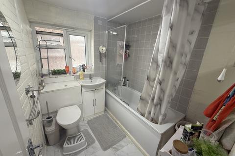 undefined, Newmarket Avenue, UB5