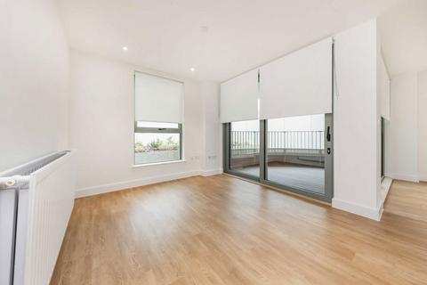 2 bedroom flat to rent, Green Street, London NW10