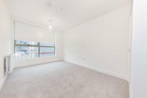 2 bedroom flat to rent, Green Street, London NW10