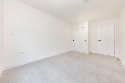 2 bedroom flat to rent, Green Street, London NW10