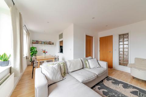 2 bedroom flat for sale, Walls Avenue, Chester CH1