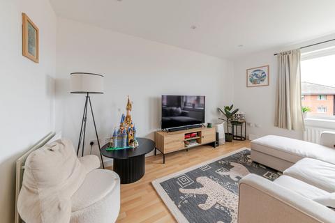 2 bedroom flat for sale, Walls Avenue, Chester CH1
