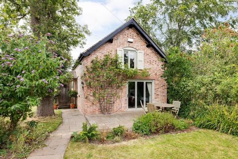 2 bedroom detached house for sale, Wrexham Road, Chester CH4