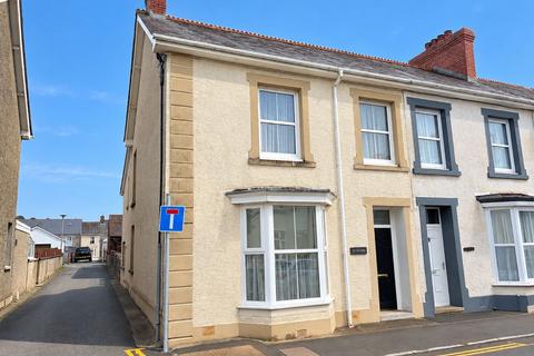 4 bedroom end of terrace house for sale, New Street, Lampeter, SA48