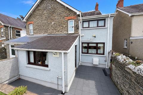 4 bedroom end of terrace house for sale, New Street, Lampeter, SA48