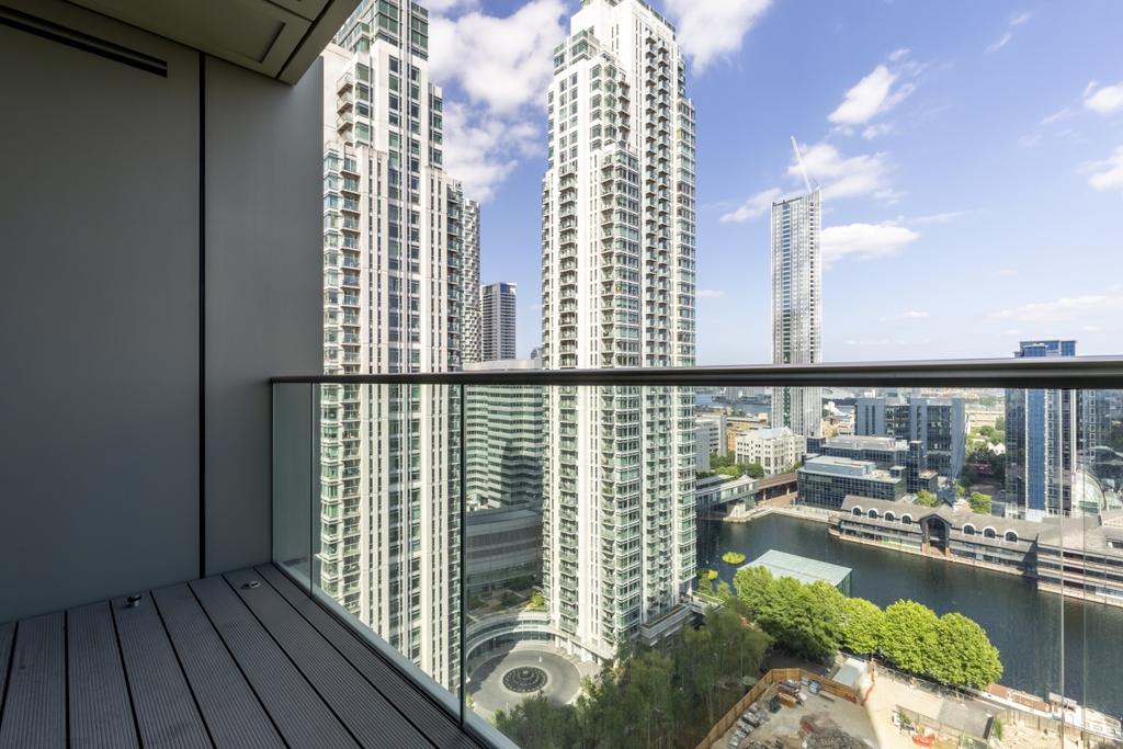 Apartment in Canary Wharf - More