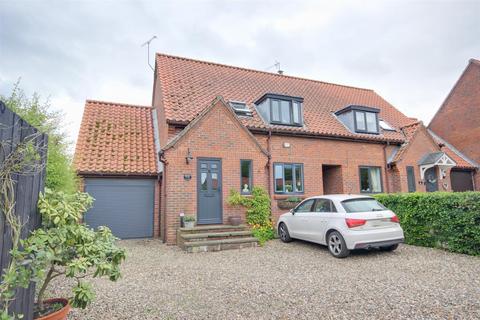 4 bedroom semi-detached house for sale, Queens Mead, Lund, Driffield