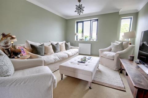 4 bedroom semi-detached house for sale, Queens Mead, Lund, Driffield