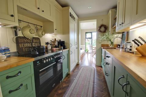 4 bedroom semi-detached house for sale, Queens Mead, Lund, Driffield