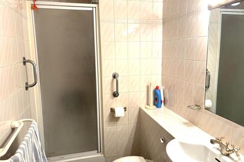 2 bedroom flat for sale, Eaton Court, 126 Edgware Way HA8