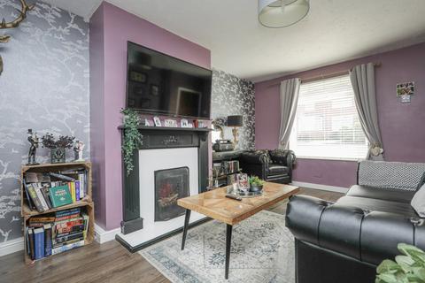 3 bedroom semi-detached house for sale, Queens Road, Aylesham, Canterbury, Kent, CT3