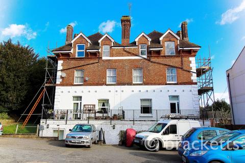 1 bed flat/apartment for rent in Park Road, Park House Park Road, TN4
