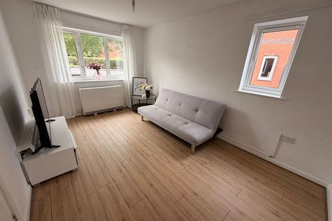 3 bedroom semi-detached house to rent, Cedar Tree View, Retford DN22
