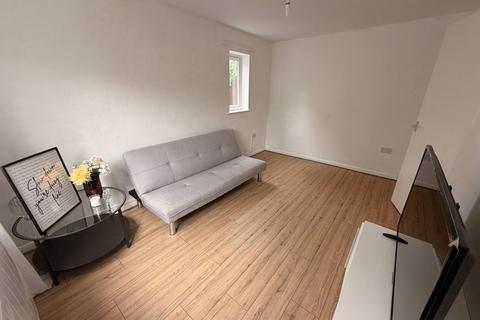 3 bedroom semi-detached house to rent, Cedar Tree View, Retford DN22