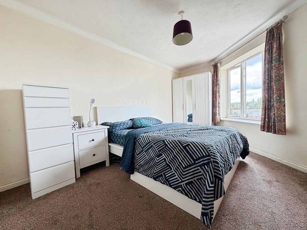 Apartment in Reading, Dee Park - View 3