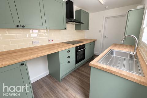 3 bedroom semi-detached house to rent, Bluebell Road, NORTH WALSHAM