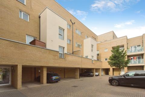 2 bedroom flat for sale, Falmouth Avenue, Cambridge