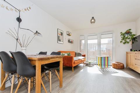 2 bedroom flat for sale, Falmouth Avenue, Cambridge