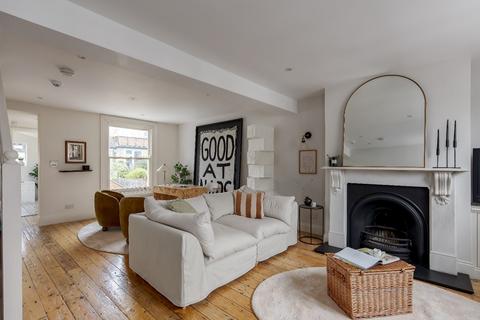 3 bedroom terraced house for sale, Lausanne Road, London, SE15