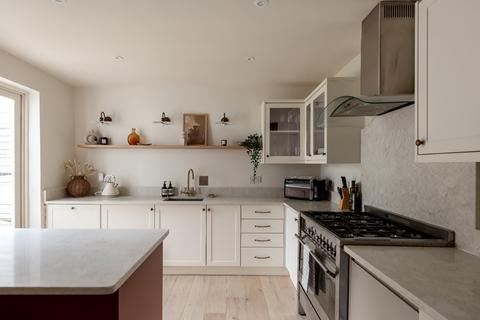 3 bedroom terraced house for sale, Lausanne Road, London, SE15