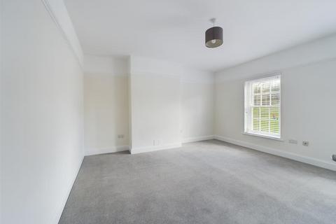 2 bedroom flat to rent, Queen Street, Hitchin SG4