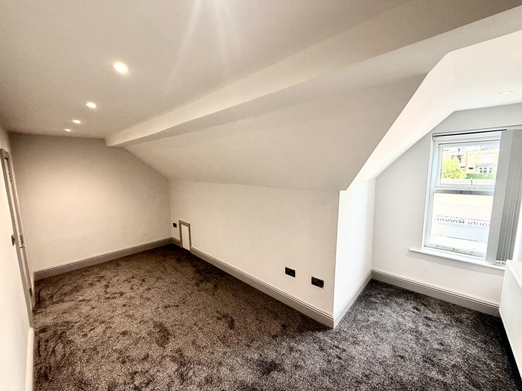Apartment in Sheffield, Banner Cross, Ecclesall - View 2