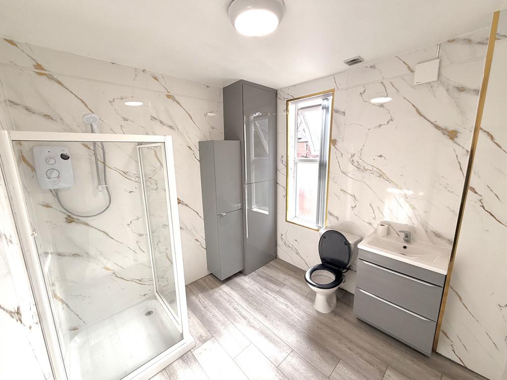 Apartment in Sheffield, Banner Cross, Ecclesall - View 3