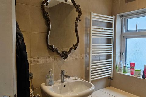 Studio to rent, Sherwood Road, London, NW4