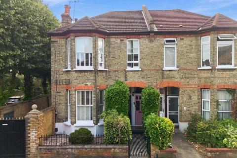 2 bedroom flat for sale, Voluntary Place, Wanstead
