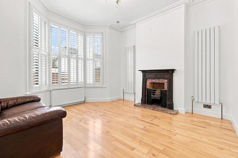 2 bedroom flat for sale, Voluntary Place, Wanstead