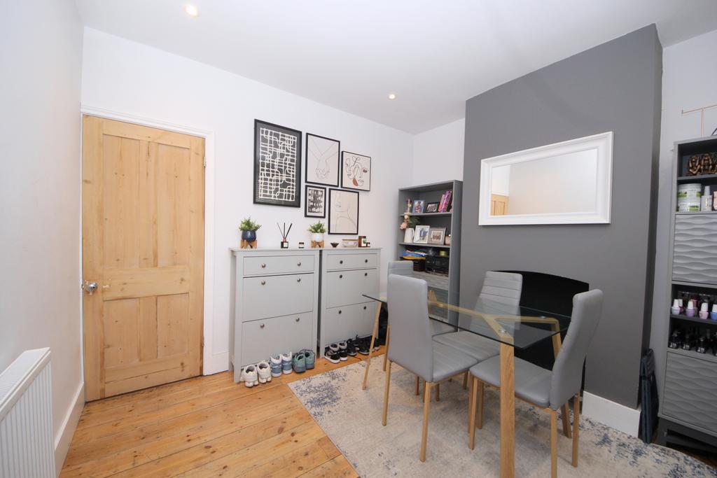 House in London - View 2
