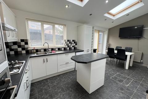 3 bedroom semi-detached house to rent, Porthcawl CF36